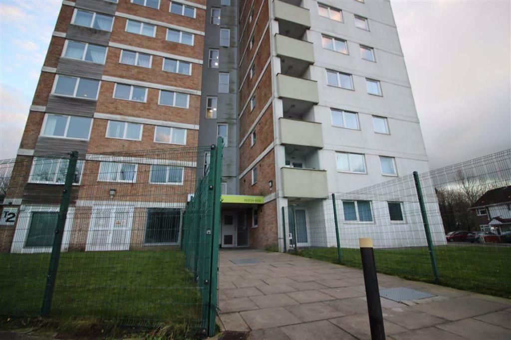 Roughwood Drive, Kirby, Liverpool, Merseyside, L33 8WY 2 bed flat £25,000
