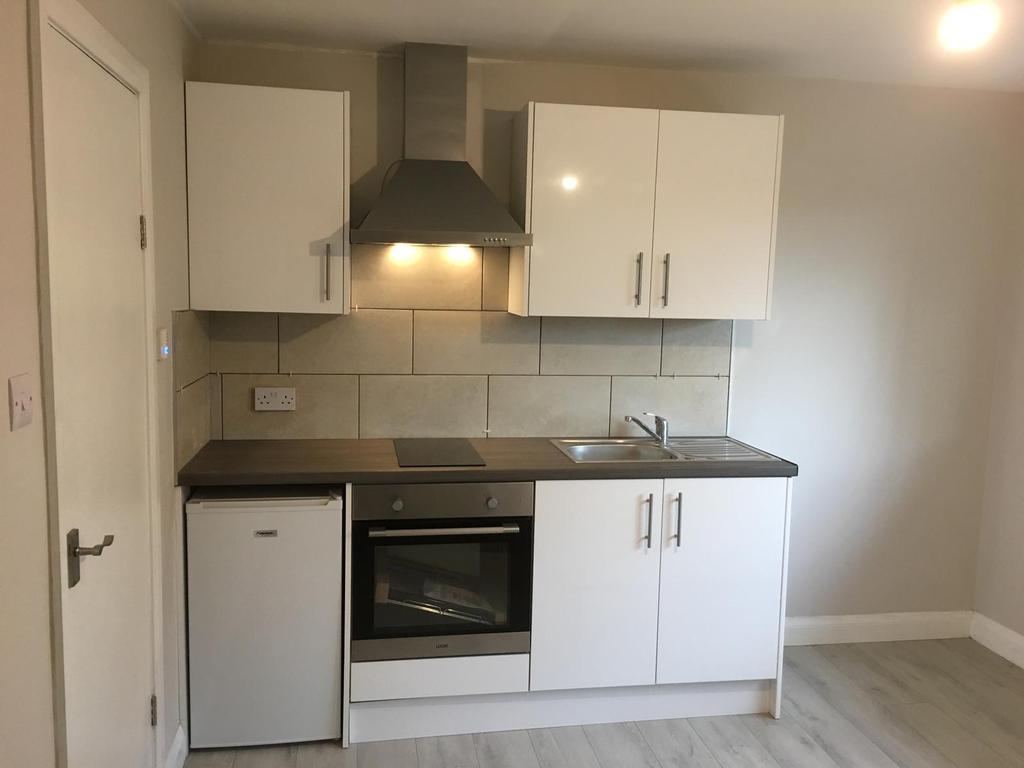 Hounslow, TW4 5NJ Studio £800 pcm (£185 pw)