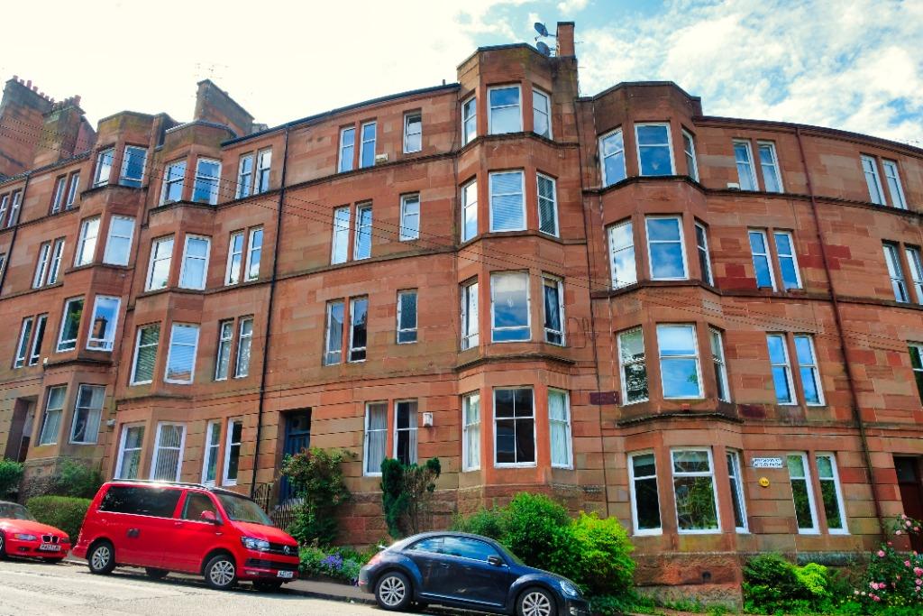 Edgemont Street, Flat 3/2, Shawlands, Glasgow, G41 3EL 1 bed flat £