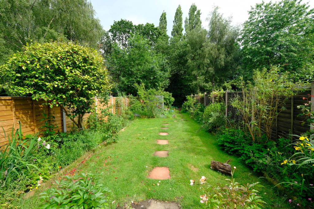Redstone Farm Road, Birmingham B28 9NL 3 bed townhouse £240,000