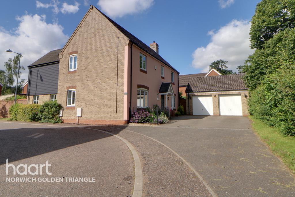 Cringleford, Norwich. Close to NNUH. 4 bed detached house £595,000