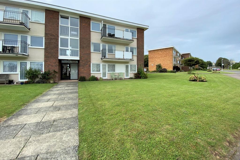 Lord Warden Avenue, Walmer, CT14 2 bed flat £264,950