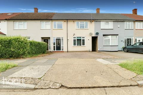 18 Amersham Road, Romford, RM3 9JJ