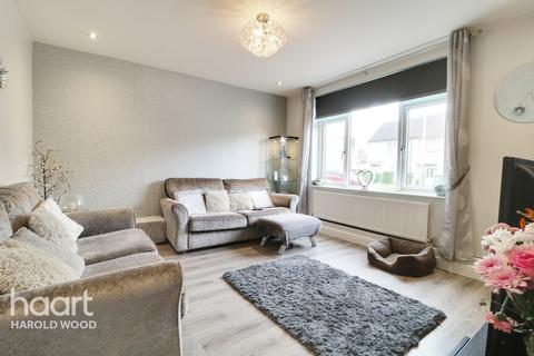18 Amersham Road, Romford, RM3 9JJ