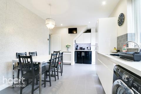 18 Amersham Road, Romford, RM3 9JJ