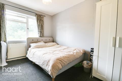 18 Amersham Road, Romford, RM3 9JJ