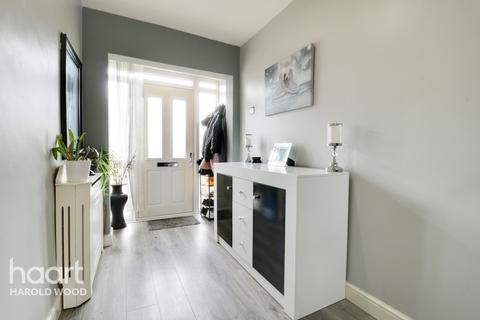 18 Amersham Road, Romford, RM3 9JJ