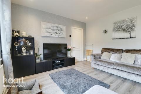 18 Amersham Road, Romford, RM3 9JJ
