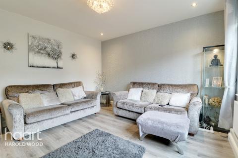 18 Amersham Road, Romford, RM3 9JJ