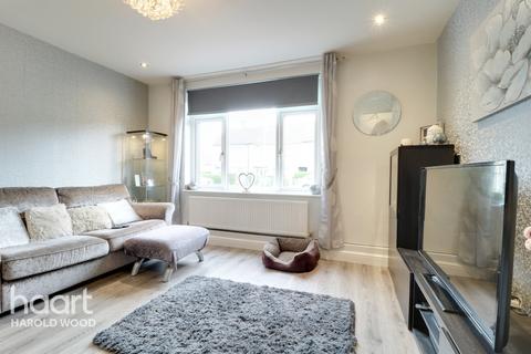 18 Amersham Road, Romford, RM3 9JJ