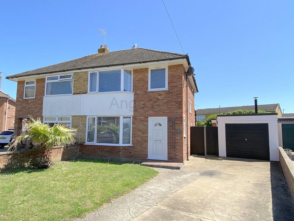 Hillcrest Gardens, Lowestoft 3 bed semidetached house £250,000