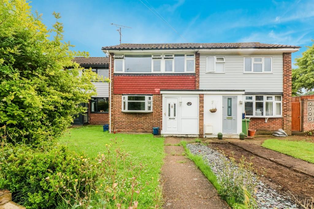 Rayleigh Road, Eastwood, LeighonSea 3 bed terraced house £270,000