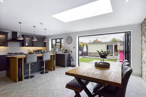 305 Kingston Road, Ashford, TW15 3SJ