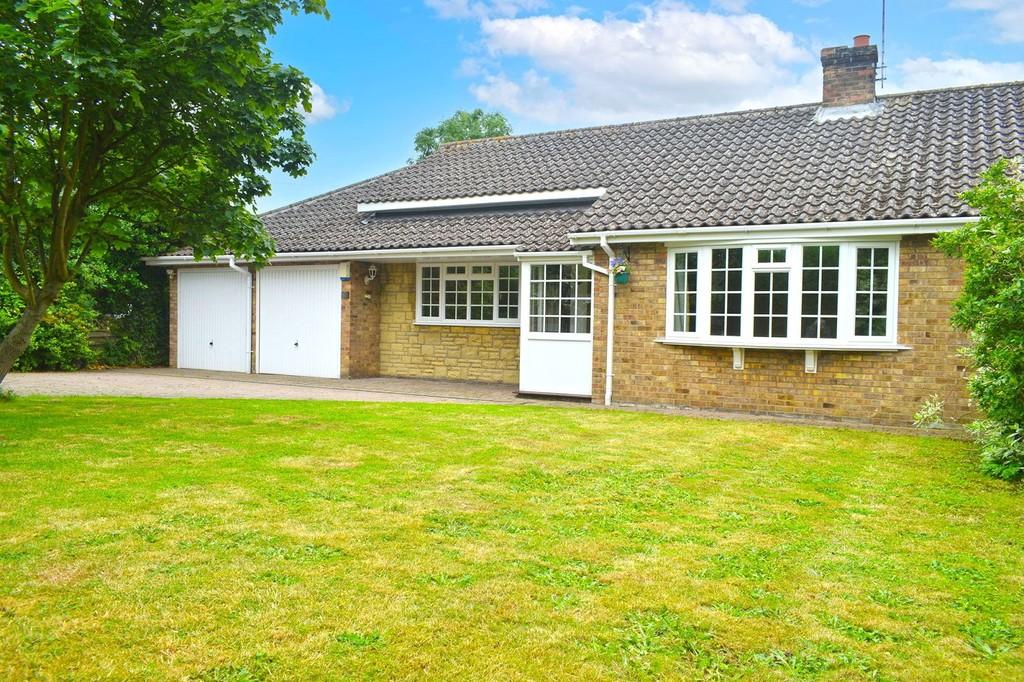 Station Road, Swinderby, Lincoln 3 bed detached bungalow for sale £