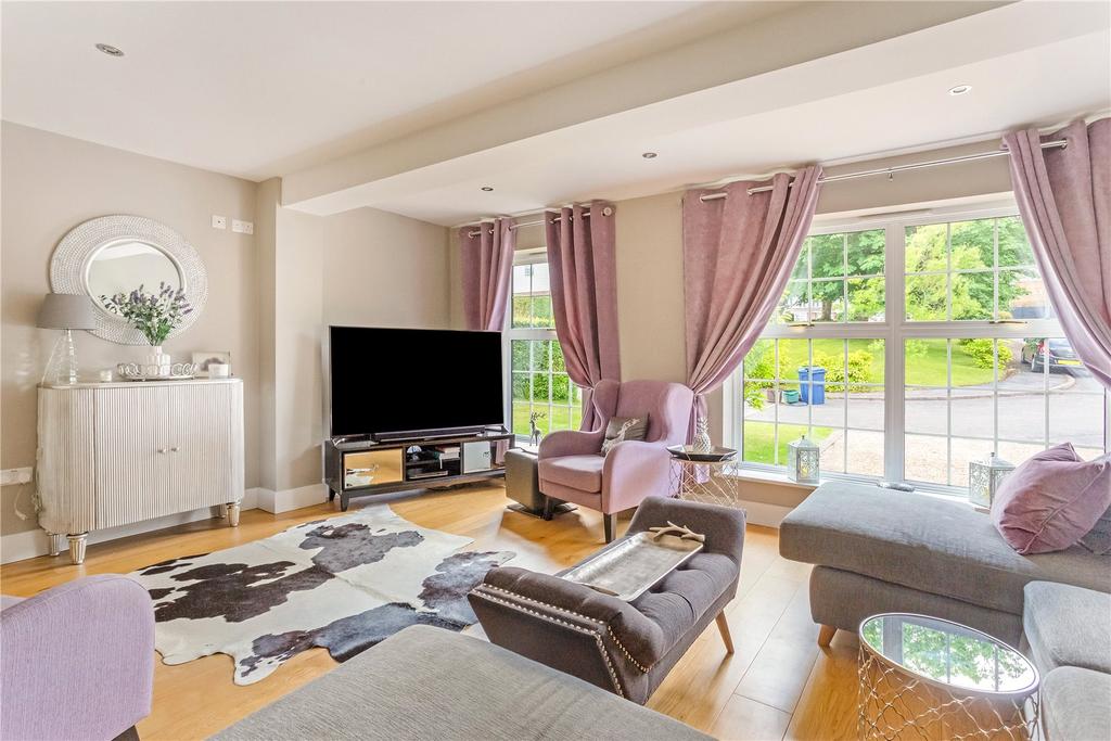 Southcote Way, Penn, High 5 bed detached house £1,125,000