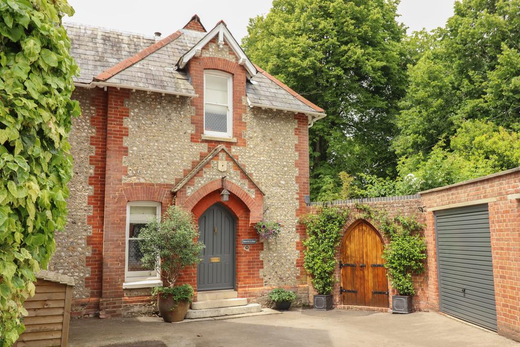Sutton, Alresford 4 bed semidetached house £795,000