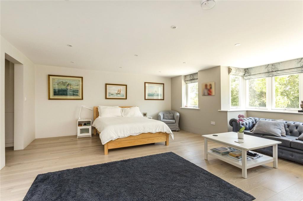 Main Bedroom Suite