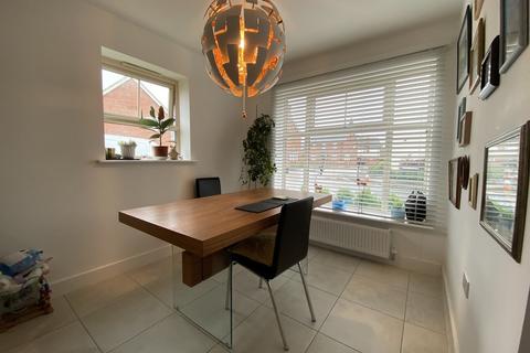 2 Hazel Close, Burton-on-trent, DE13 0UD