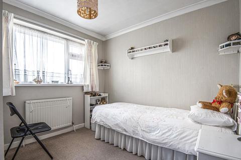 44, Windsor Court Windsor Road, Sunbury-on-thames, TW16 7RA