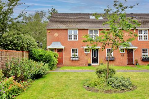 2 bedroom end of terrace house to rent, Temple Road, Kew, Richmond