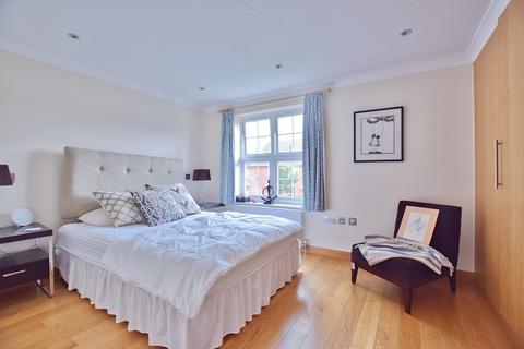 2 bedroom end of terrace house to rent, Temple Road, Kew, Richmond