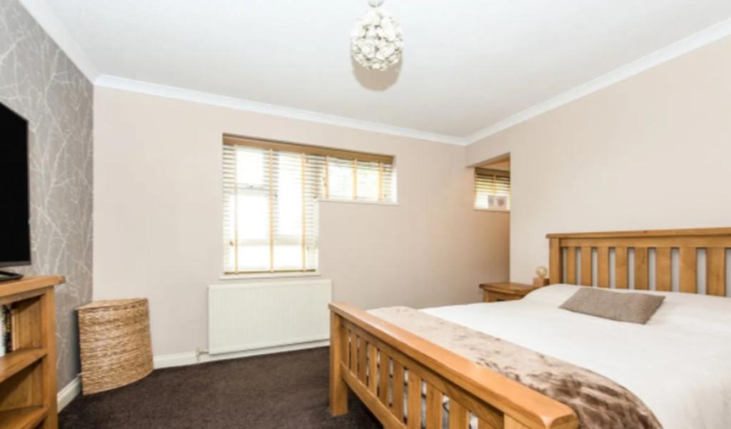 Cardwell Road, London 2 bed ground floor flat £1,500 pcm (£346 pw)