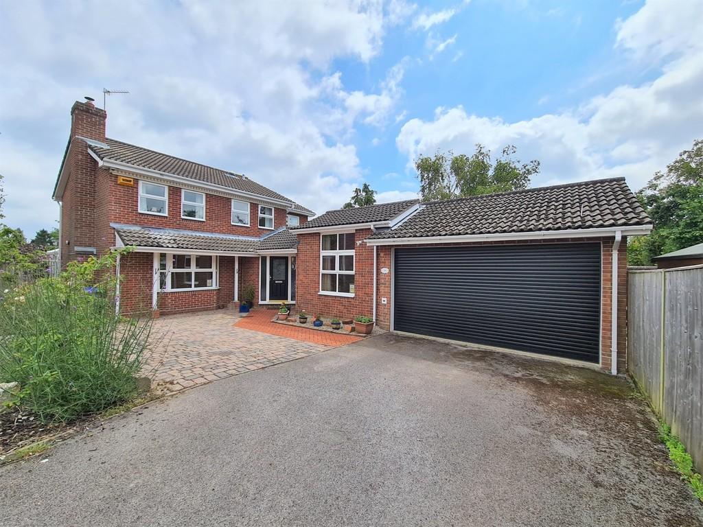 Laurel Gardens, Locks Heath 6 bed detached house £550,000