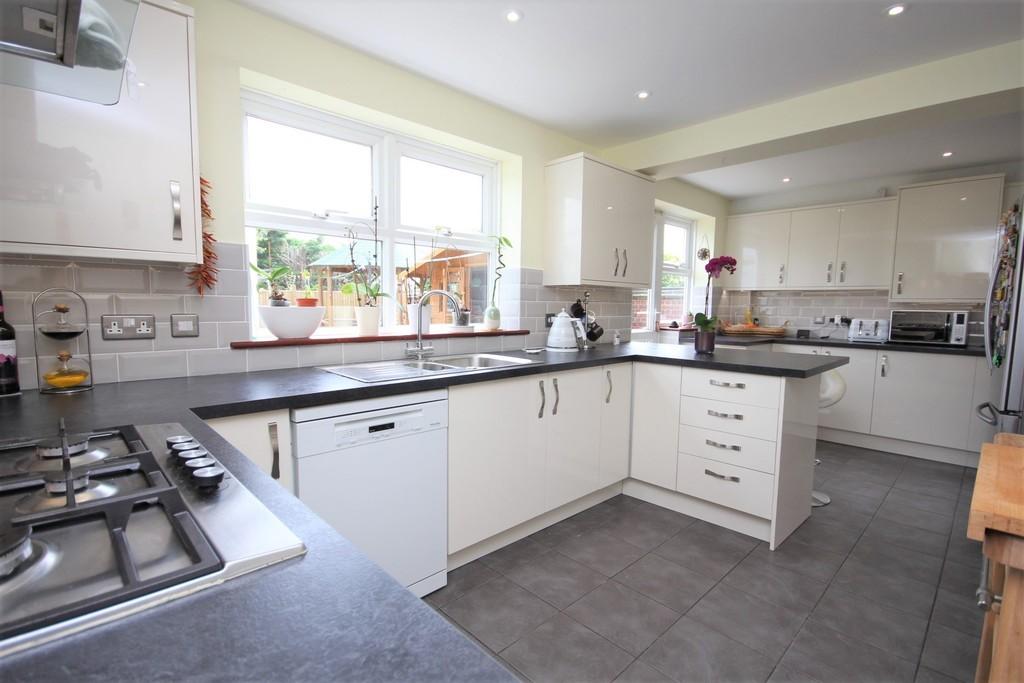 Laurel Gardens, Locks Heath 6 bed detached house £550,000