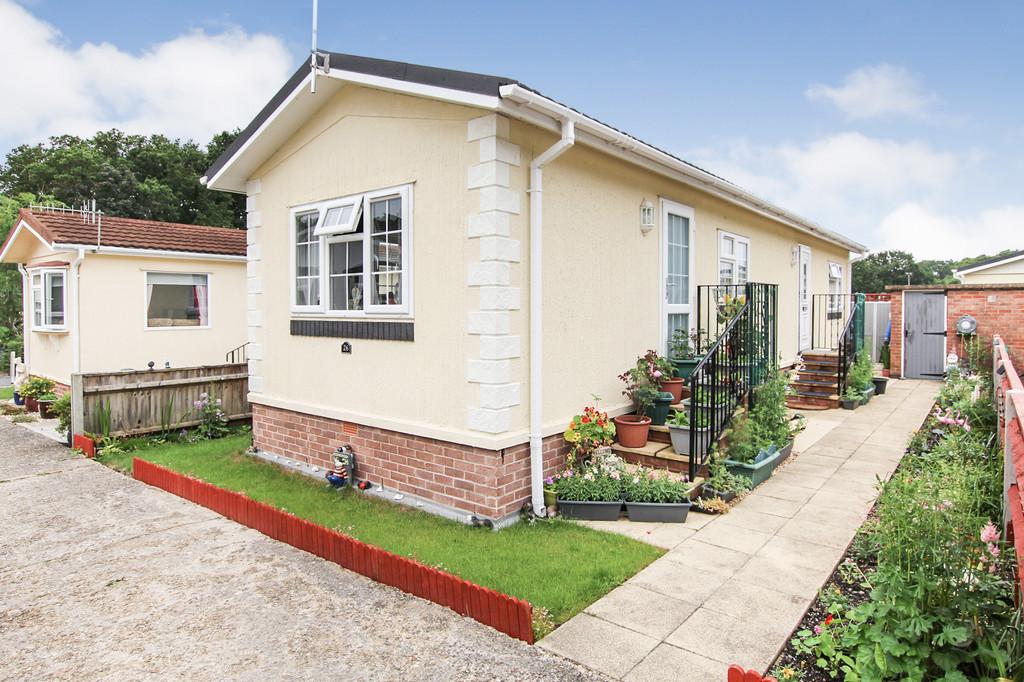Church Farm Close, Dibden 2 bed park home £174,950