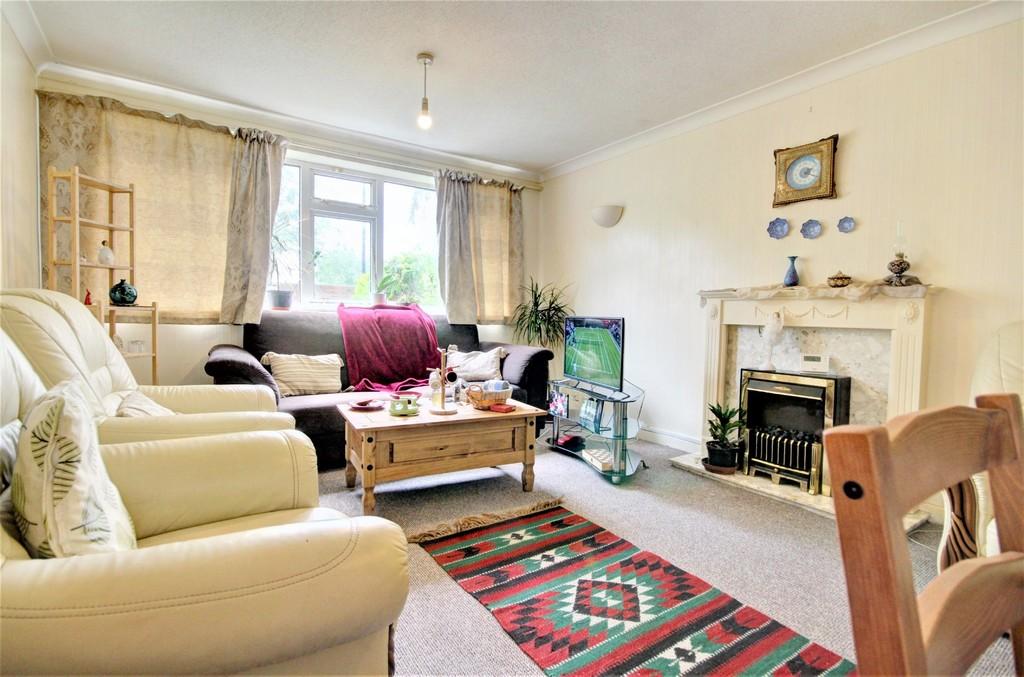 Brookside Avenue, Coventry 2 bed ground floor £675 pcm (£156 pw)