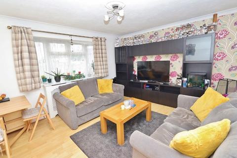 22 Roles Grove, Romford, RM6 5LT