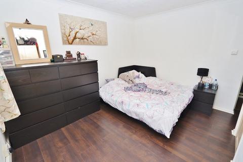22 Roles Grove, Romford, RM6 5LT