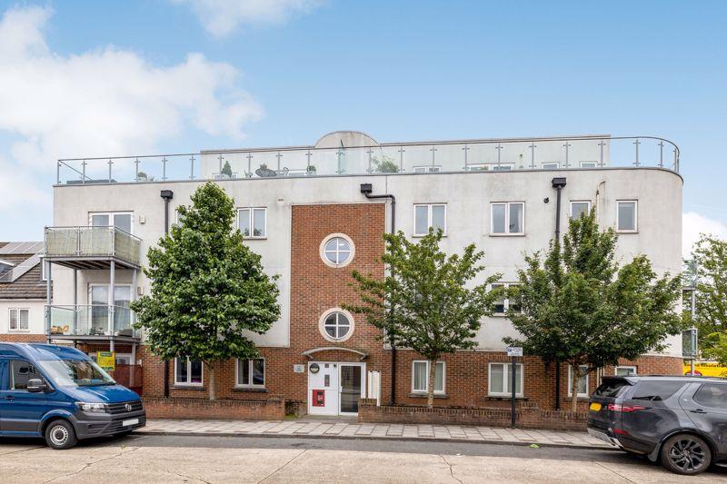 Oisc Court, Craybrooke Road, Sidcup... 2 bed ground floor flat £300,000