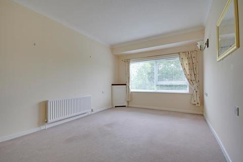 1 bedroom flat for sale - Milford Road, Pennington, Lymington, SO41