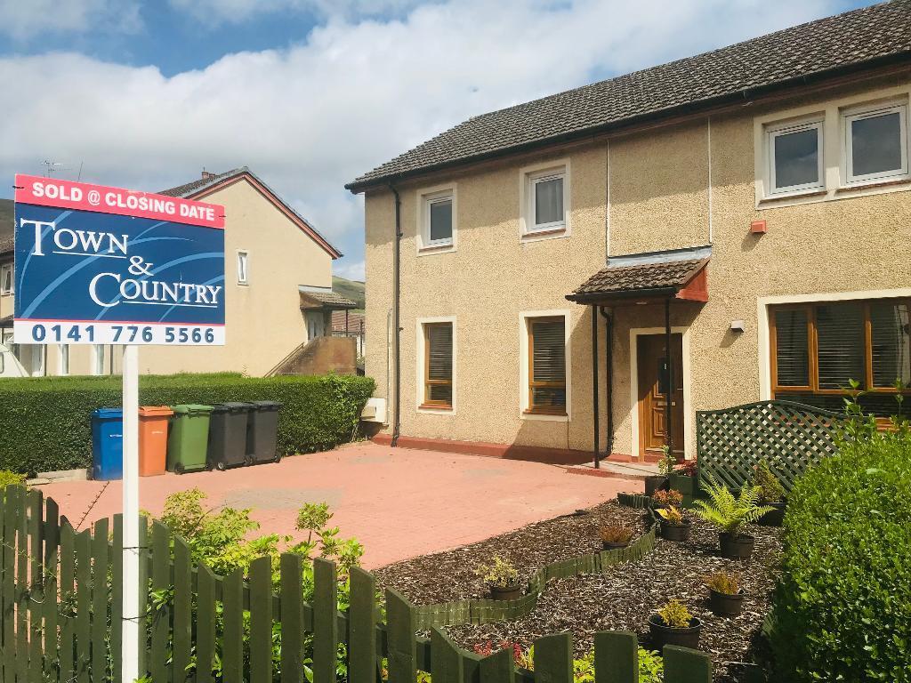 Bencloich Road, Lennoxtown, Glasgow, G66 7ED 2 bed ground floor flat