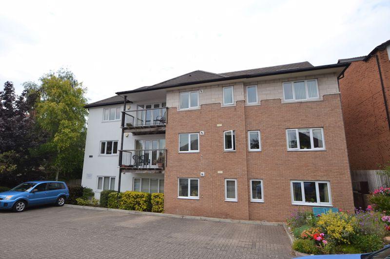 Leigh Road, West Kirby 2 bed apartment £200,000