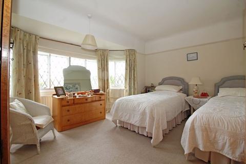 15 Sandhurst Close, South Croydon, CR2 0AD