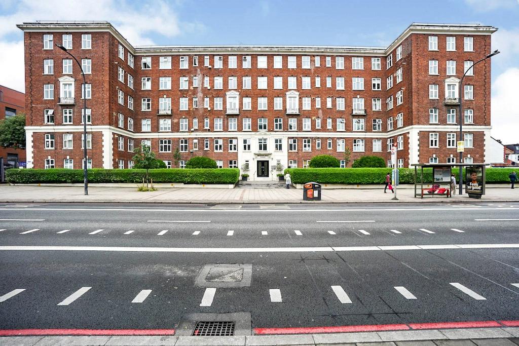 Brixton Hill, London, SW2 2 bed apartment £400,000