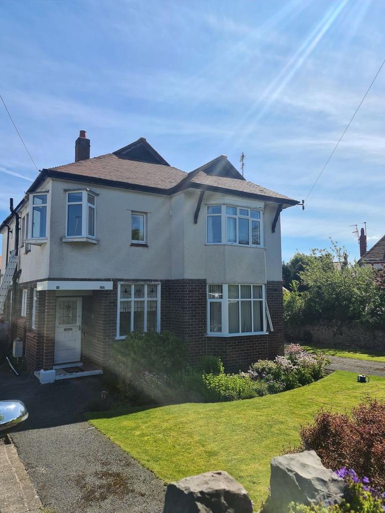 Brompton Avenue, Colwyn Bay 2 bed apartment £725 pcm (£167 pw)