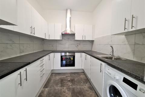 Studio to rent, Kilburn High Road, Kilburn, London,  NW6