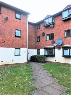 3 bedroom flat to rent - Wheatley Close, London