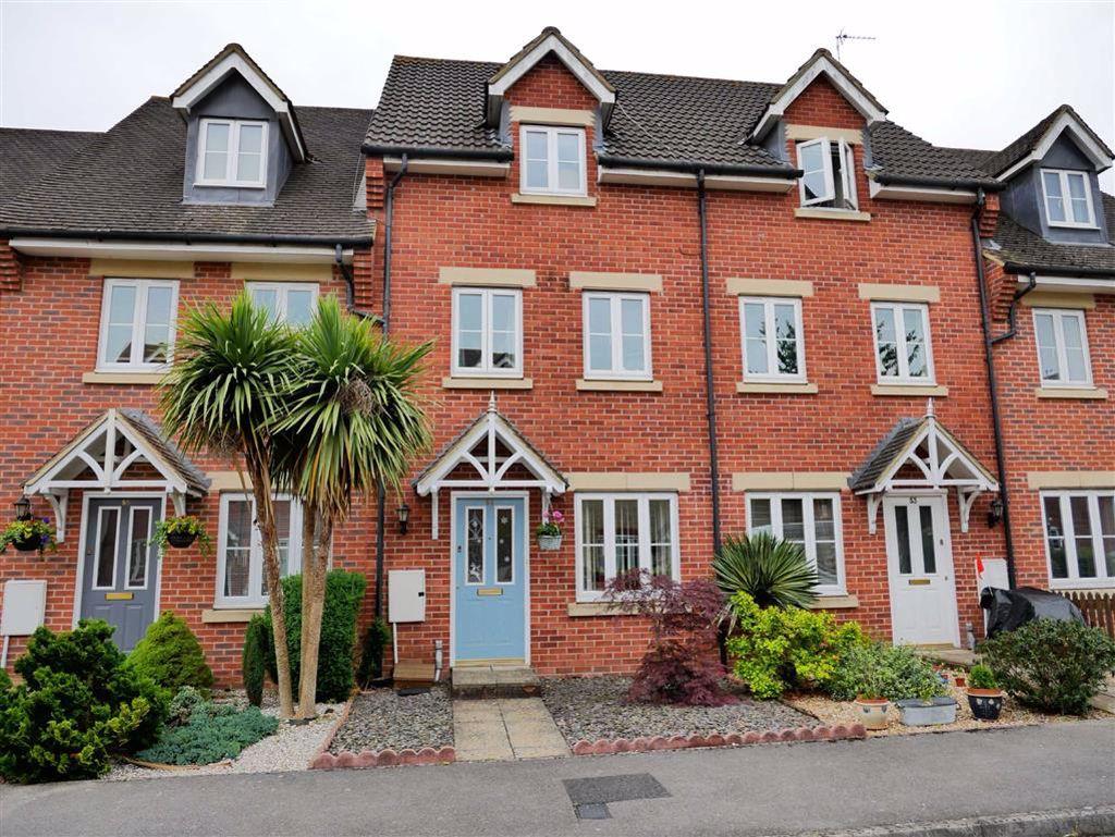 Savoy Court, King Edward Close, Calne 3 bed terraced house £220,000