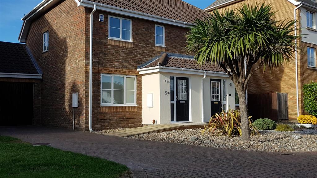 Dewberry Close, St. Marys Island... 3 bed semidetached house £1,400
