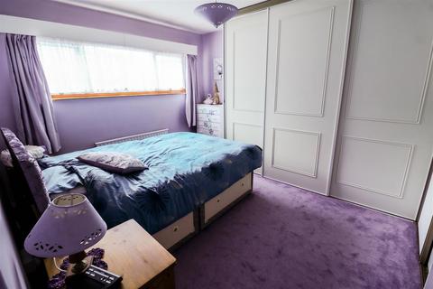 27 Finchmoor, Harlow, CM18 6UD