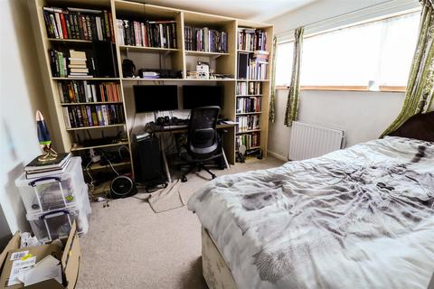 27 Finchmoor, Harlow, CM18 6UD