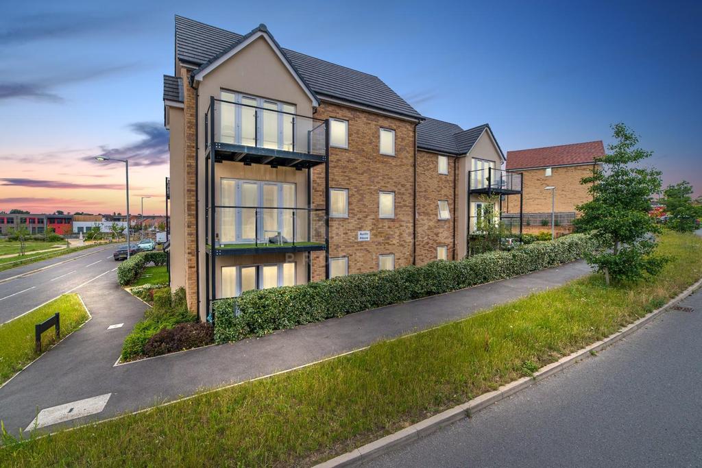 Martin Hunt Drive, Stanway 2 bed flat £200,000