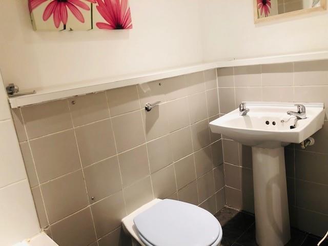 Bathroom i.jpg