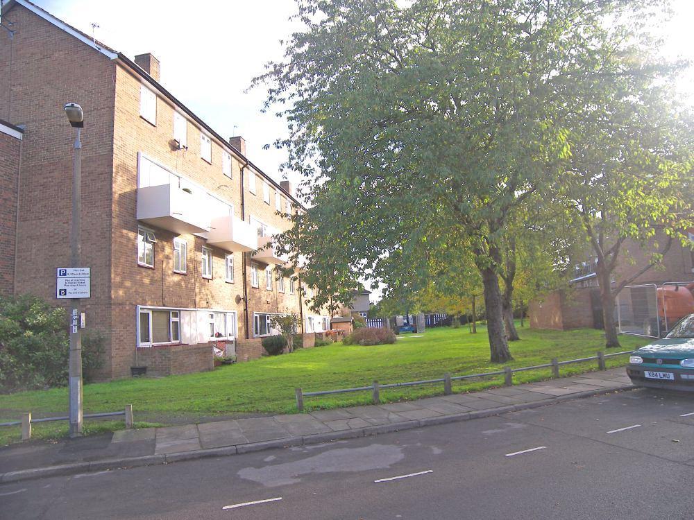 Haggard Road, Twickenham 2 bed apartment £1,395 pcm (£322 pw)