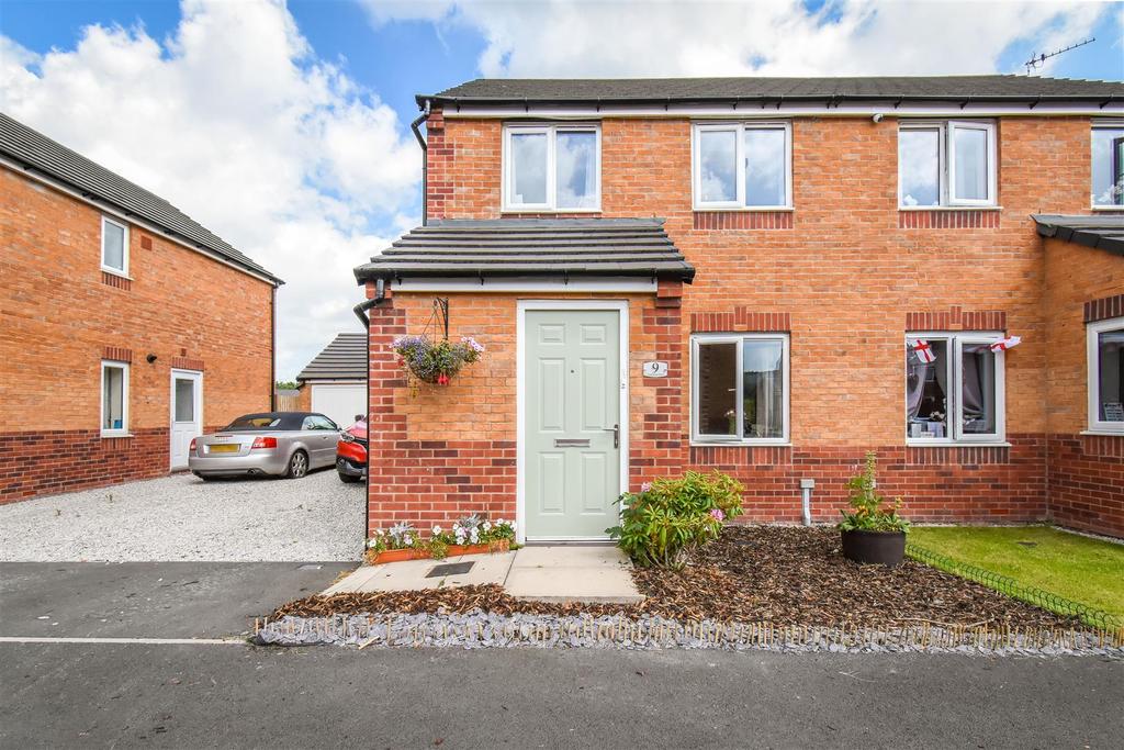 Tomlinson Place, Rishton, Blackburn 3 bed semidetached house £139,995