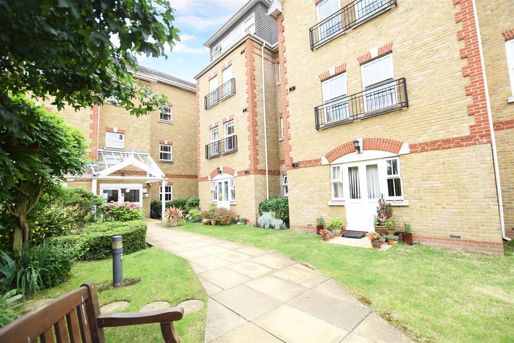 Kingfisher Court, Draper Close... 2 bed retirement property £280,000